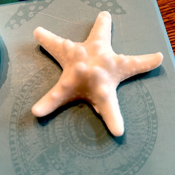 NWOT Beautiful&SoftFragrance of Ocean Breeze.4White Guest Soaps&Ocean Blue pouch - Picture 4 of 7